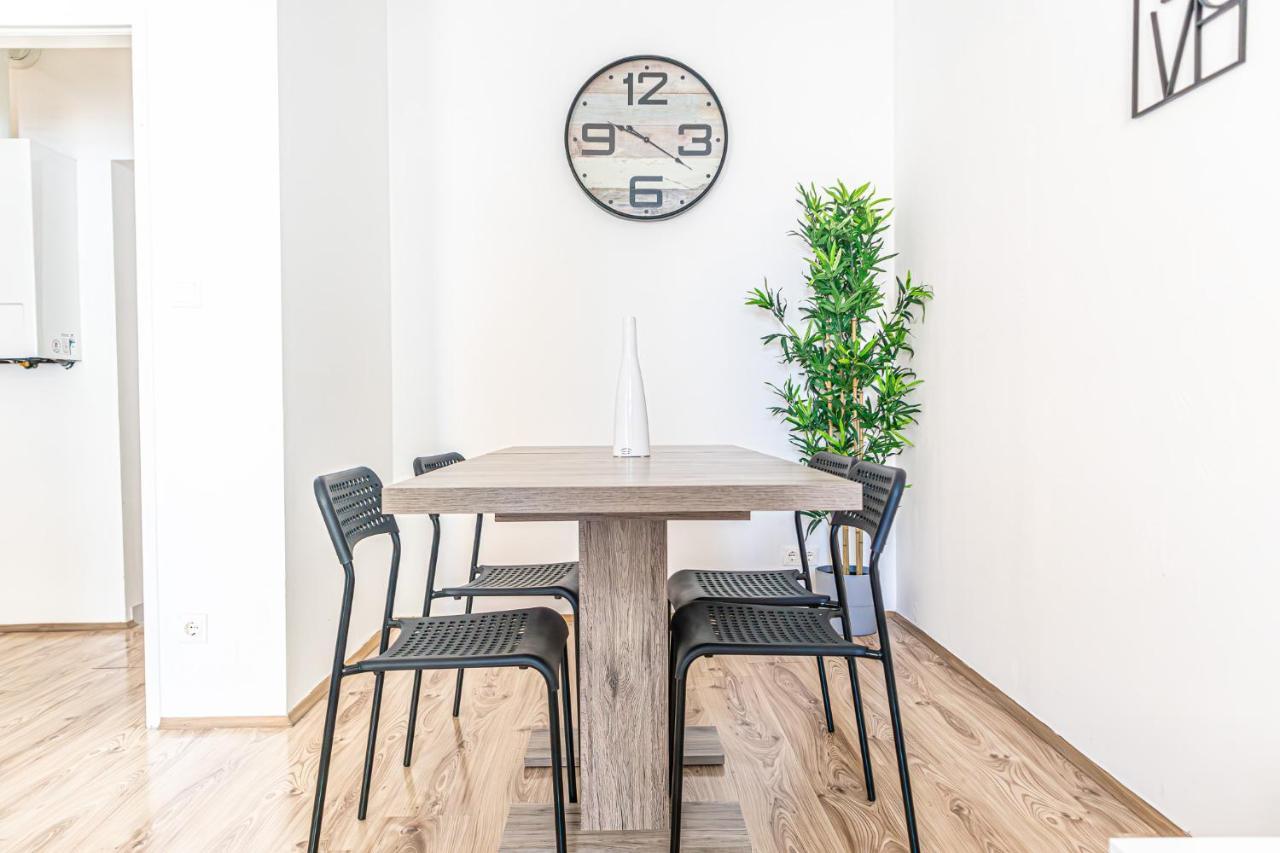 Apartment Attractive 1br And 1 Lr Comfortable Design, Great Location Vienna